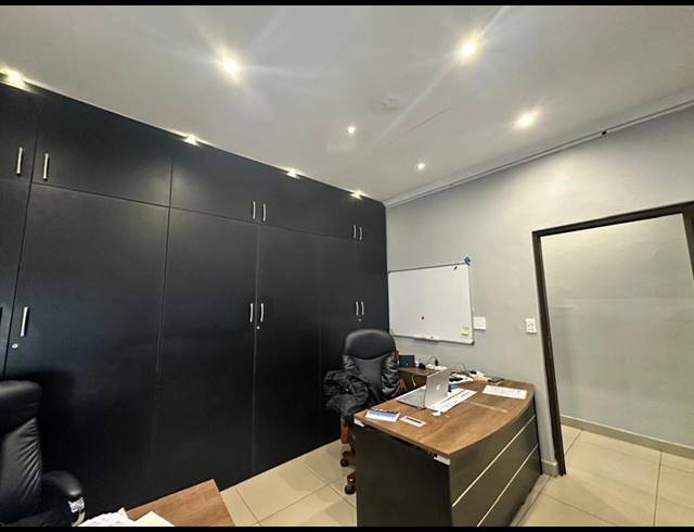 5 BEDROOM HOUSE FOR SALE IN LAUDIUM